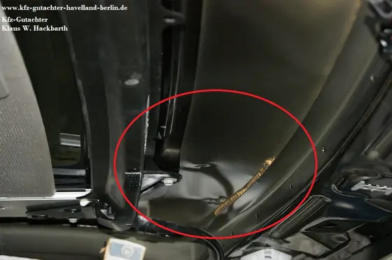 Dodge RAM 1500: mangelhafte Hagelinstandsetzung, Innenansicht Fahrzeugdach, zweite Ansicht