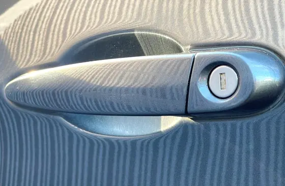BMW 320i Touring: Türgriff mit Kratzern