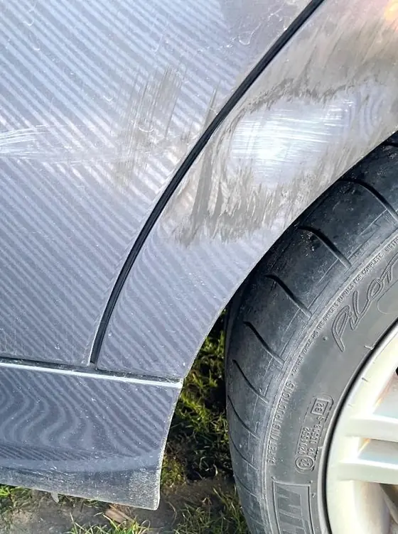 BMW 320i Touring: Übergang hintere Tür und Seitenwand