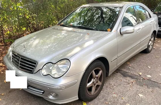 Mercedes-Benz C 180: Gesamtansicht von vorn links