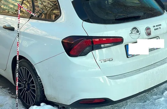 Fiat Tipo: Seite hinten links mit Maßband