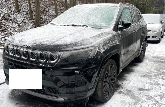 Jeep Compass: Gesamtansicht von vorn links