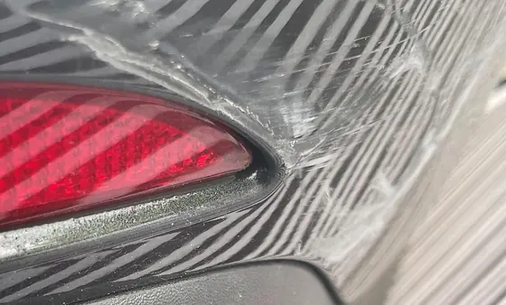 Porsche Panamera 4: Übergang Stoßfänger und Leuchte
