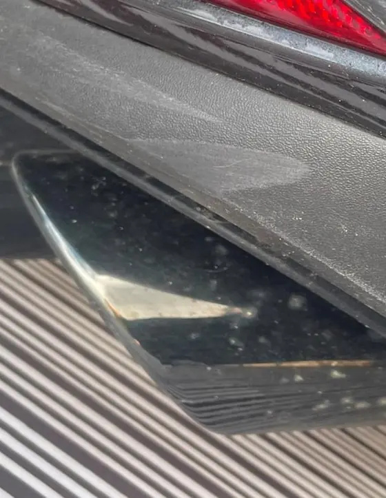 Porsche Panamera 4: Blende der Abgasanlage im Detail