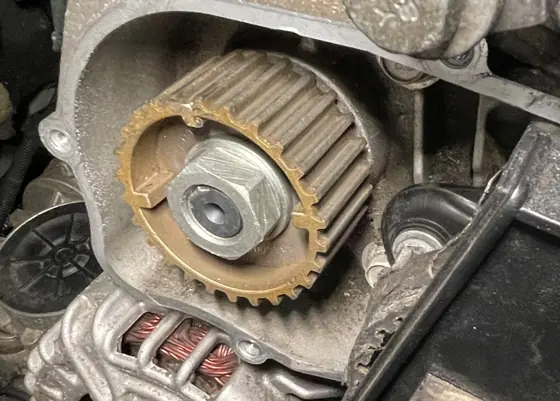 Pkw mit Zahnriemenmotor: Nockenwellenrad