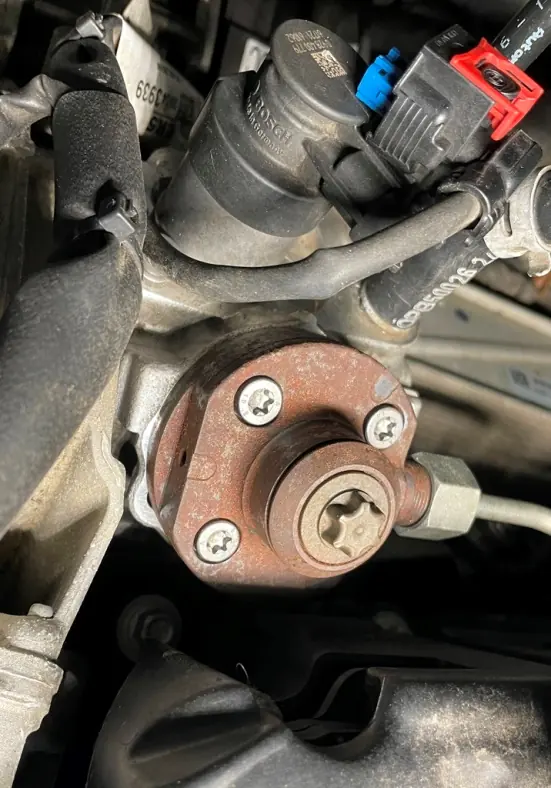 Pkw mit Zahnriemenmotor: Bauteil am Motor, Detail