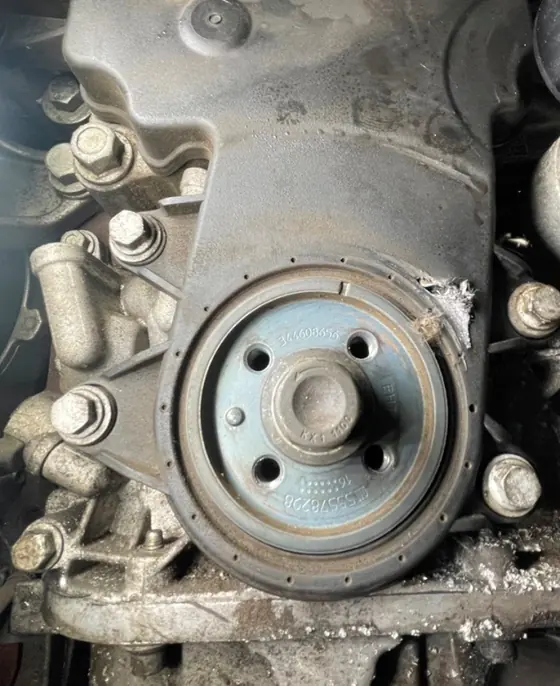 Pkw mit Zahnriemenmotor: Riemenscheibe eingebaut