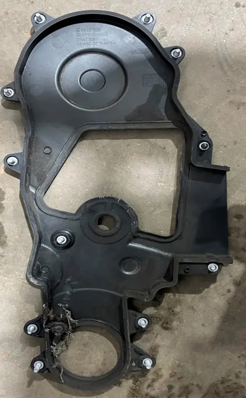Pkw mit Zahnriemenmotor: Abdeckung des Zahnriemens
