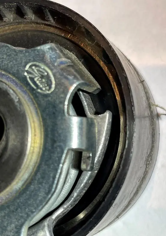 Pkw mit Zahnriemenmotor: Spannrolle, zweite Ansicht