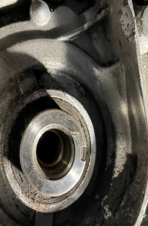 Pkw mit Zahnriemenmotor: Aufnahme im Detail