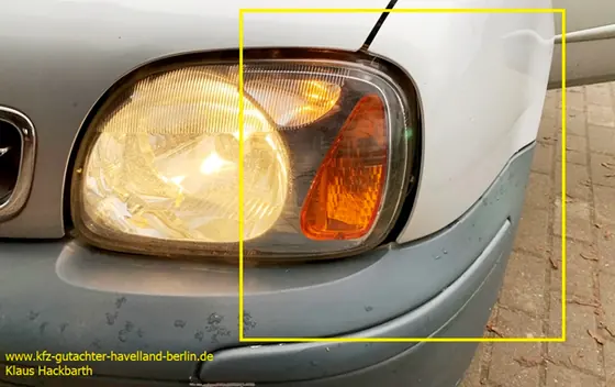 Nissan Micra K11: Spaltmaße Front links, Fehlsitz des Scheinwerfers