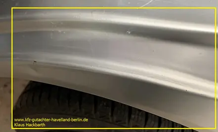 Nissan Micra K11: von Hand ausgebesserte Lackierung