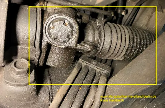 Nissan Micra K11: ölbenetztes, undichtes Lenkgetriebe
