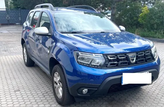 Dacia Duster: Gesamtansicht von vorn rechts