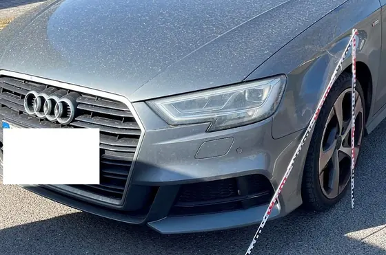 Audi A3 Sportback: Front links mit Maßband
