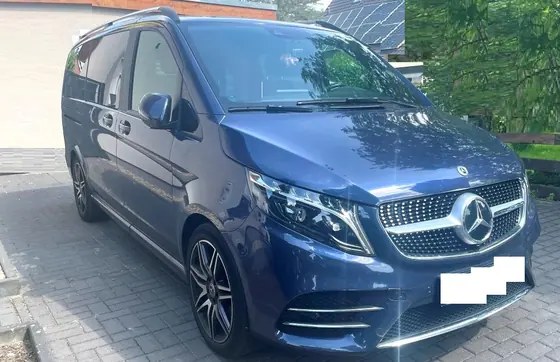 Mercedes-Benz V 300 d: Gesamtansicht von vorn rechts