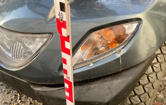Seniorenmobil: Frontverkleidung und Scheinwerfer mit Maßstab