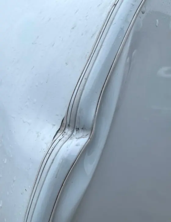 Alkoven-Wohnmobil auf Fiat Ducato: Eckleiste im Detail