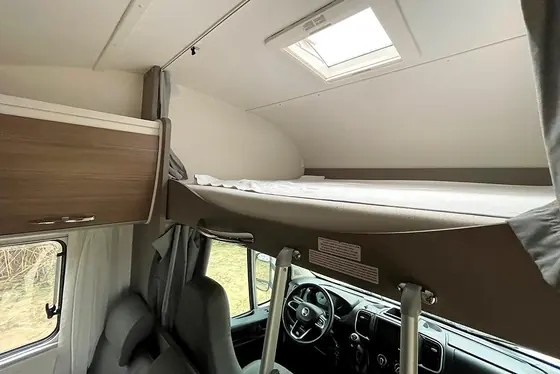 Alkoven-Wohnmobil auf Fiat Ducato: Alkoven von innen