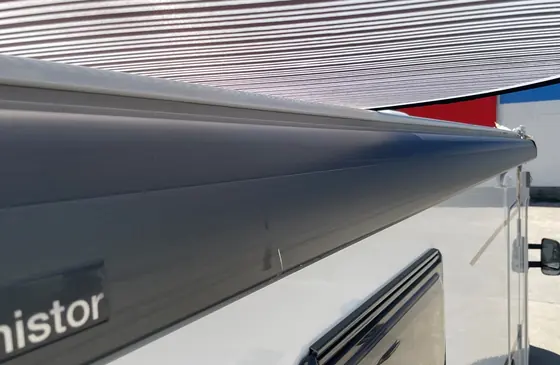 Teilintegriertes Wohnmobil auf Fiat Ducato: Markisengehäuse, zweite Ansicht