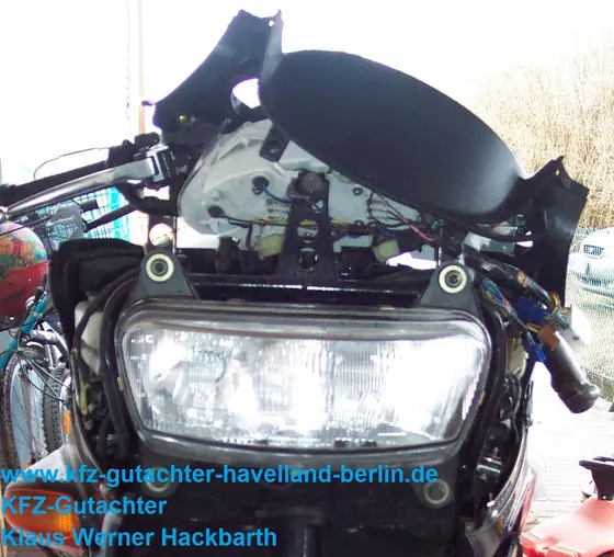 Yamaha GTS 1000 A: Front ohne Verkleidung mit Scheinwerfer