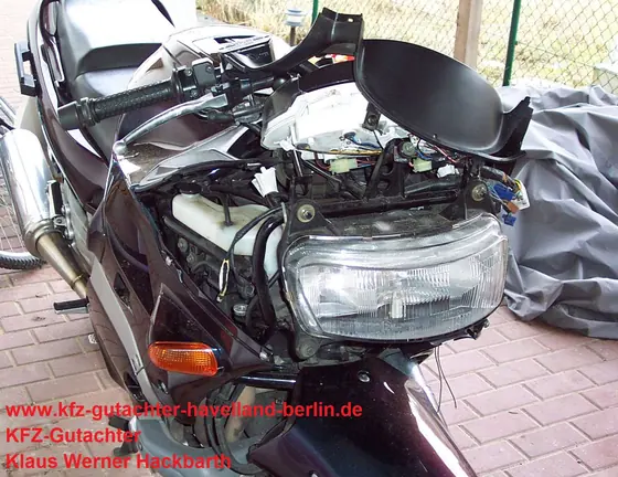 Yamaha GTS 1000 A: Front mit Scheinwerfer und Spiegel