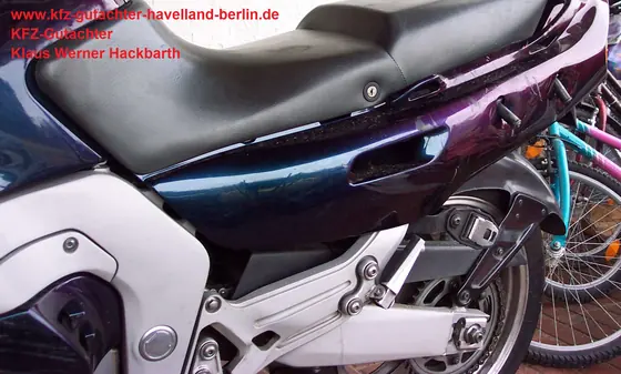Yamaha GTS 1000 A: Sitzbank und Seitenverkleidung