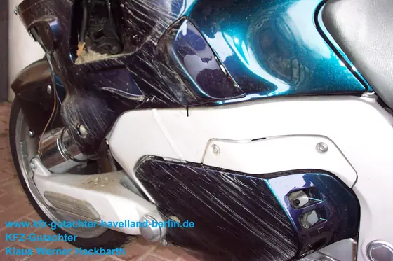 Yamaha GTS 1000 A: Seitenverkleidung links