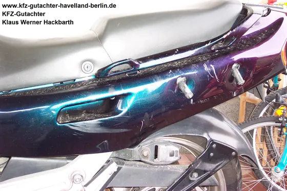 Yamaha GTS 1000 A: Heckverkleidung mit Bruchstellen