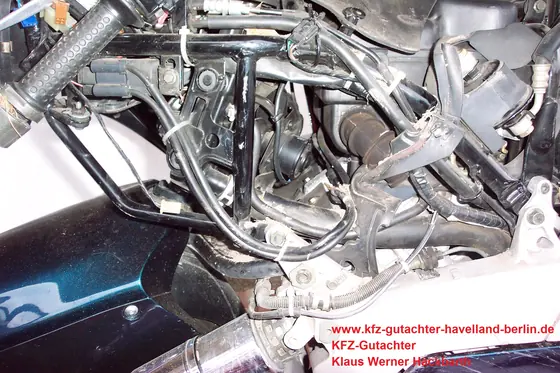 Yamaha GTS 1000 A: Rahmen und Anbauteile, linke Seite
